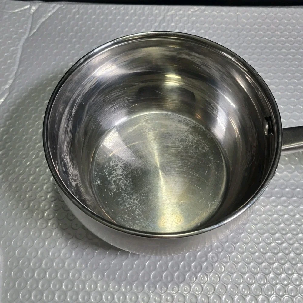 Nueva XX Brand 1.5 Quart Stainless Steel Pan With Glass Lid